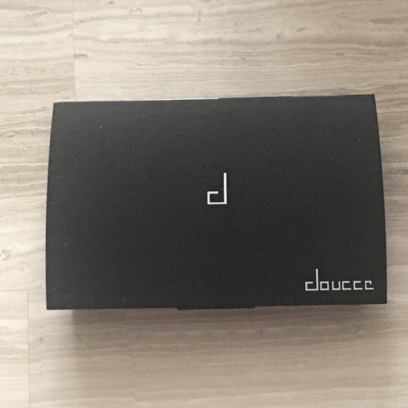 Doucce Natural Brown Beige Eye Shadow Palette - Picture 2 of 2